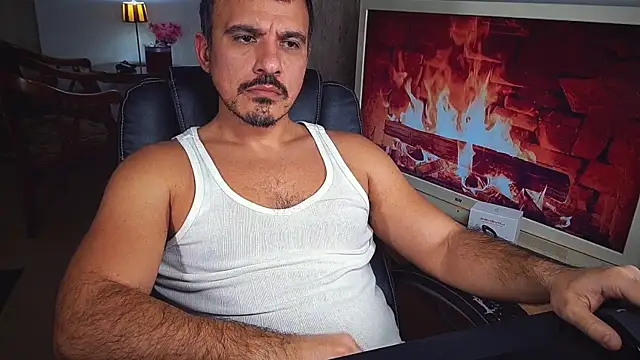 Snapshot of officeman7 chatting on 12/08/24, 05:11 officeman7 online show from 12/08/24, 05:11