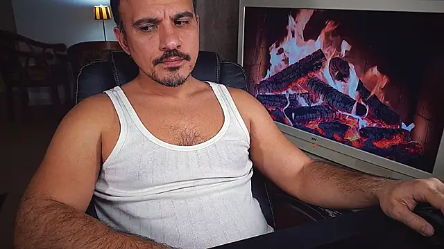 Snapshot of officeman7 chatting on 01/08/25, 05:05 officeman7 online show from 01/08/25, 05:05