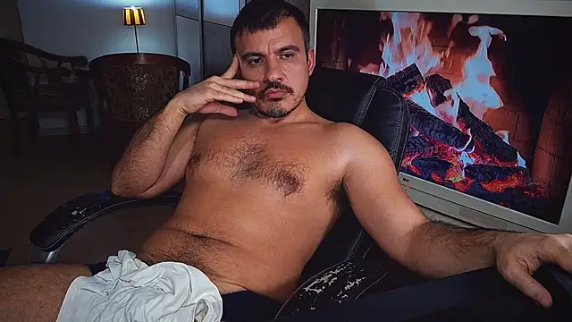 Snapshot of officeman7 chatting on 01/08/25, 08:07 officeman7 online show from 01/08/25, 08:07