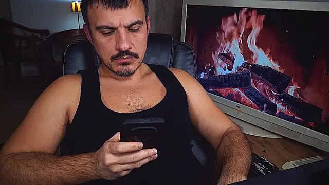 Snapshot of officeman7 chatting on 01/12/25, 05:54 officeman7 online show from 01/12/25, 05:54