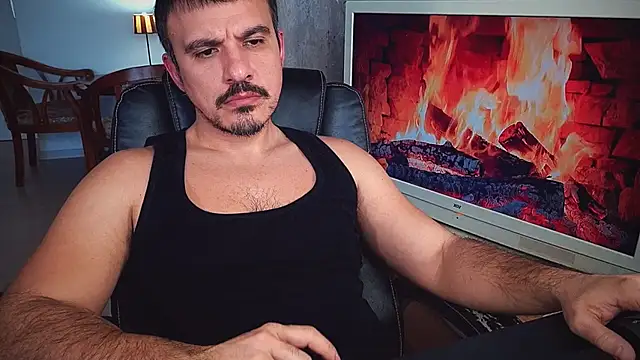 Snapshot of officeman7 chatting on 01/14/25, 01:49 officeman7 online show from 01/14/25, 01:49