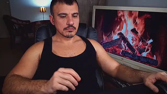 Snapshot of officeman7 chatting on 01/21/25, 04:16 officeman7 online show from 01/21/25, 04:16