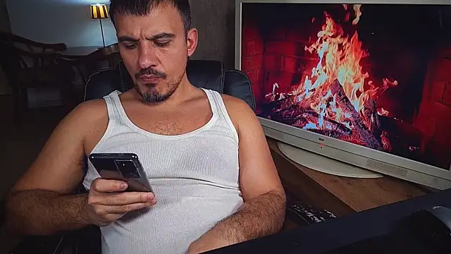 Snapshot of officeman7 chatting on 01/30/25, 04:24 officeman7 online show from 01/30/25, 04:24