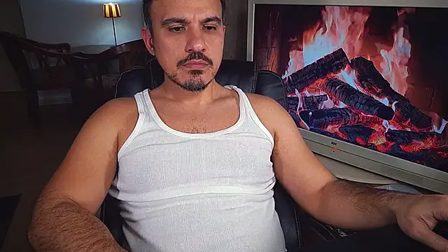 Snapshot of officeman7 chatting on 02/05/25, 04:25 officeman7 online show from 02/05/25, 04:25