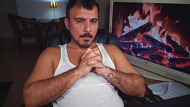 Snapshot of officeman7 chatting on 02/06/25, 07:51 officeman7 online show from 02/06/25, 07:51