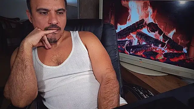 Snapshot of officeman7 chatting on 02/15/25, 08:22 officeman7 online show from 02/15/25, 08:22