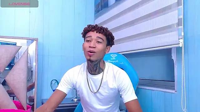 Snapshot of sexy_blacks_ chatting on 03/12/25, 11:31 sexy blacks online show from 03/12/25, 11:31