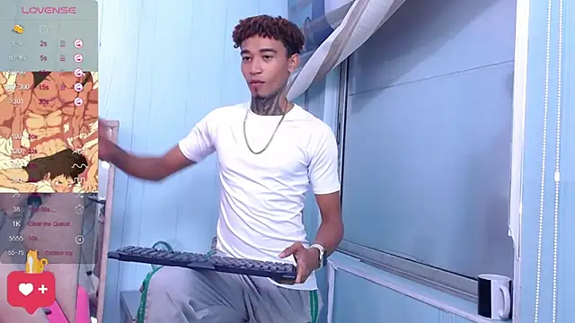 Snapshot of sexy_blacks_ chatting on 03/19/25, 06:01 sexy blacks online show from 03/19/25, 06:01