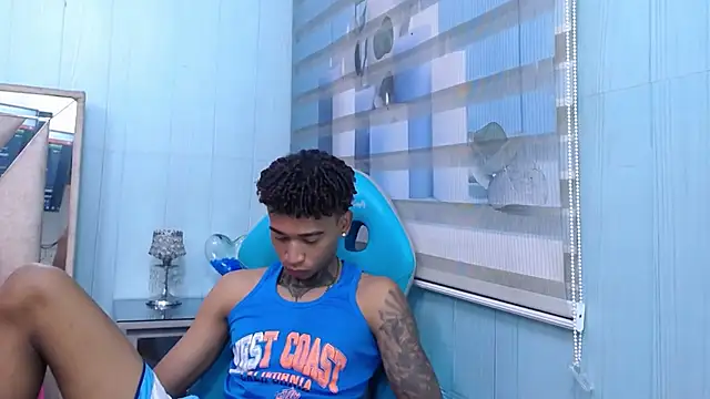 Snapshot of sexy_blacks_ chatting on 10/10/25, 11:20 sexy blacks online show from 10/10/25, 11:20