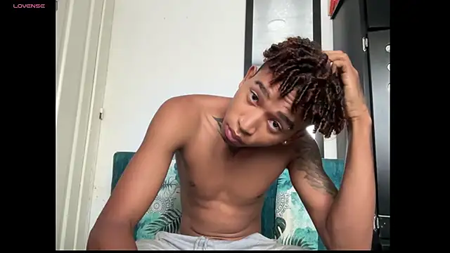 Snapshot of sexy_blacks_ chatting on 10/22/25, 12:27 sexy blacks online show from 10/22/25, 12:27