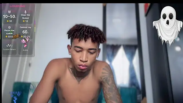 Snapshot of sexy_blacks_ chatting on 10/23/25, 12:15 sexy blacks online show from 10/23/25, 12:15