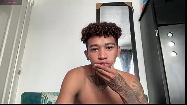 Snapshot of sexy_blacks_ chatting on 11/08/25, 12:05 sexy blacks online show from 11/08/25, 12:05