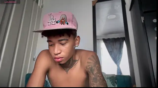 Snapshot of sexy_blacks_ chatting on 11/20/25, 12:05 sexy blacks online show from 11/20/25, 12:05