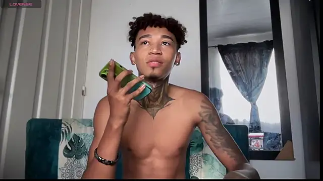 Snapshot of sexy_blacks_ chatting on 11/22/25, 12:04 sexy blacks online show from 11/22/25, 12:04