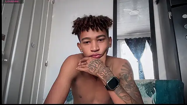 Snapshot of sexy_blacks_ chatting on 12/03/25, 12:14 sexy blacks online show from 12/03/25, 12:14