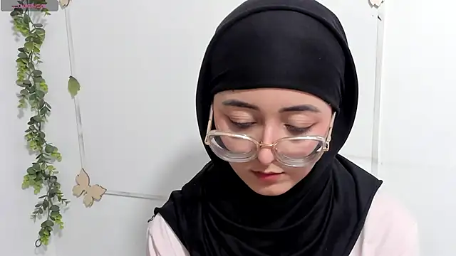 Snapshot of aysel_elid chatting on 04/30/26, 01:56 aysel elid online show from 04/30/26, 01:56