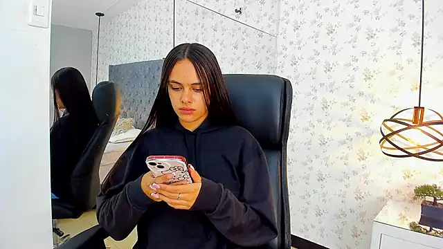 ChloeHarper  online show from 09/11/25, 12:38