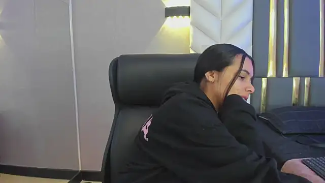 ChloeHarper  online show from 04/09/26, 11:37