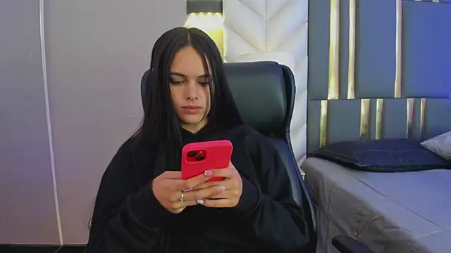 ChloeHarper  online show from 04/23/26, 11:42