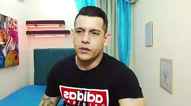 Snapshot of master_monstercock_ chatting on 03/10/25, 12:18 master monstercock online show from 03/10/25, 12:18