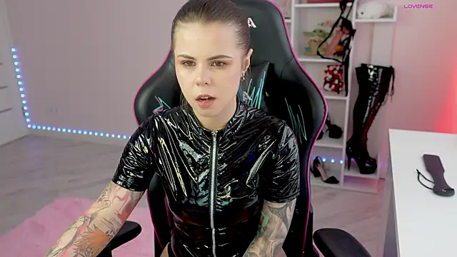 Latex Kitty online show from 03/25/26, 02:23