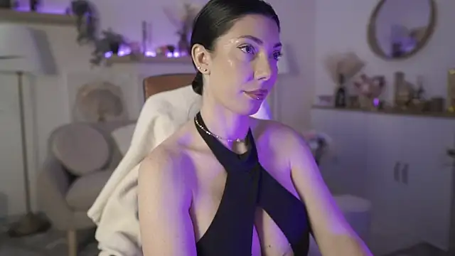 Snapshot of ViviRuth chatting on 05/18/26, 11:38 ViviRuth online show from 05/18/26, 11:38