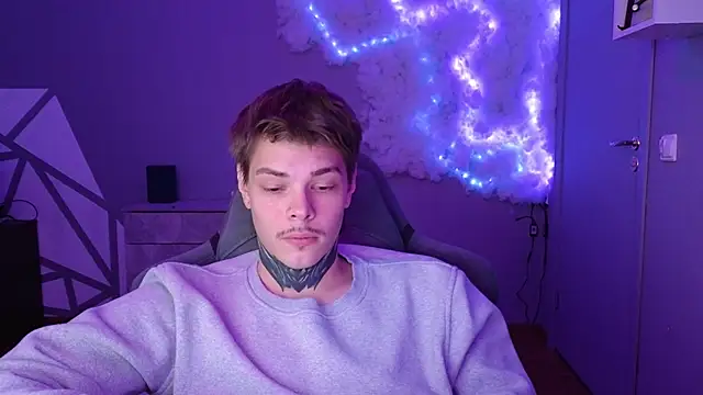 Snapshot of DENIS_HERE chatting on 12/24/24, 12:00 DENIS HERE online show from 12/24/24, 12:00