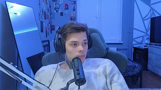 Snapshot of DENIS_HERE chatting on 03/01/25, 08:31 DENIS HERE online show from 03/01/25, 08:31