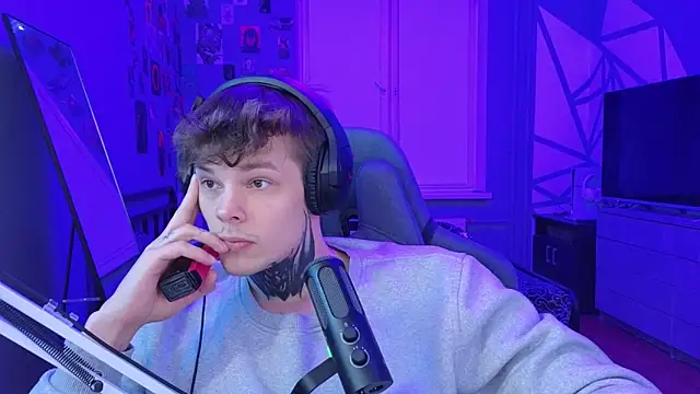 Snapshot of DENIS_HERE chatting on 03/15/25, 07:27 DENIS HERE online show from 03/15/25, 07:27