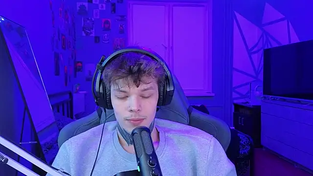 Snapshot of DENIS_HERE chatting on 03/15/25, 11:06 DENIS HERE online show from 03/15/25, 11:06