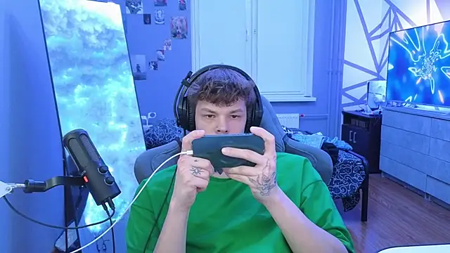 Snapshot of DENIS_HERE chatting on 03/20/25, 06:42 DENIS HERE online show from 03/20/25, 06:42