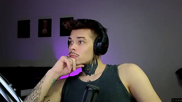 Snapshot of DENIS_HERE chatting on 11/12/25, 01:55 DENIS HERE online show from 11/12/25, 01:55