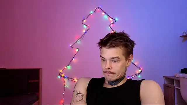 Snapshot of DENIS_HERE chatting on 11/28/25, 08:33 DENIS HERE online show from 11/28/25, 08:33