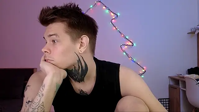 Snapshot of DENIS_HERE chatting on 12/02/25, 10:20 DENIS HERE online show from 12/02/25, 10:20