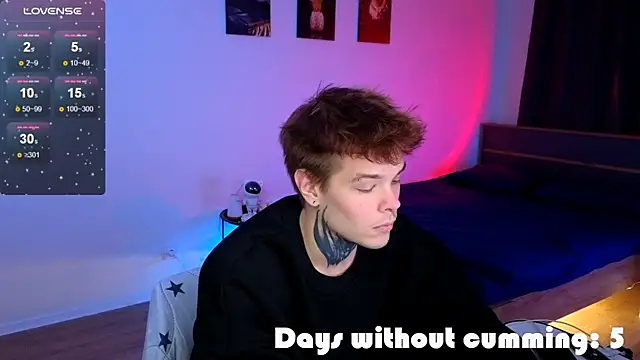 Snapshot of DENIS_HERE chatting on 12/17/25, 10:54 DENIS HERE online show from 12/17/25, 10:54