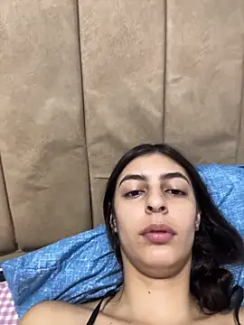 Snapshot of cristel_17 chatting on 05/23/26, 02:32 cristel 17 online show from 05/23/26, 02:32