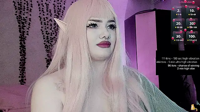 Snapshot of strawberry_elfcat chatting on 05/21/26, 05:47 strawberry elfcat online show from 05/21/26, 05:47