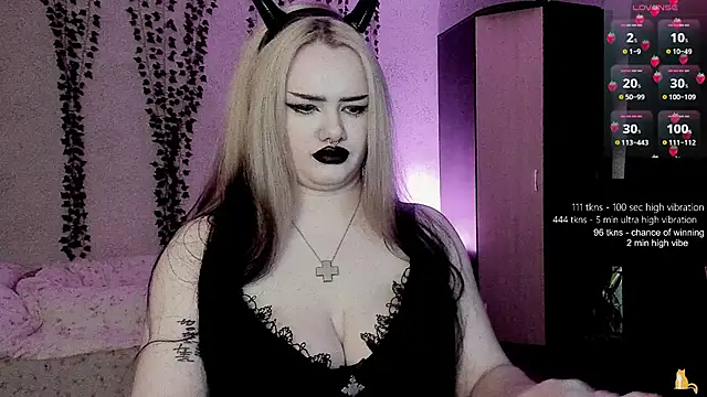 Snapshot of strawberry_elfcat chatting on 05/30/26, 03:03 strawberry elfcat online show from 05/30/26, 03:03