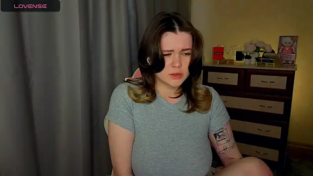 cutie mili online show from 04/22/26, 09:44