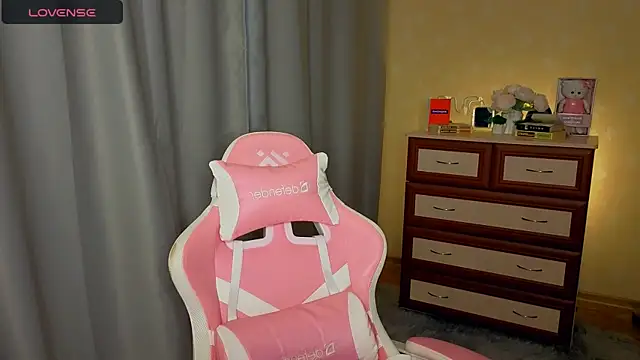 cutie mili online show from 04/24/26, 10:28