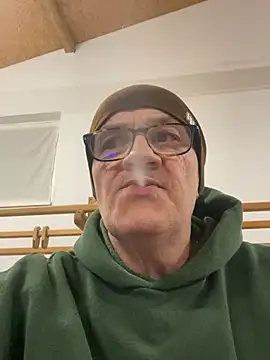 Snapshot of Big_Ugly chatting on 03/21/25, 06:18 Big Ugly online show from 03/21/25, 06:18