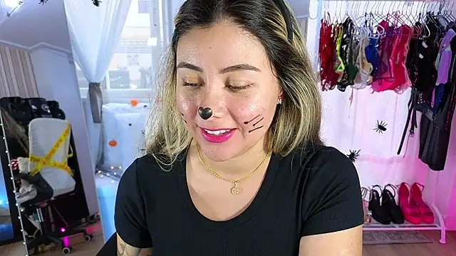 Tawny cox online show from 11/01/25, 09:44