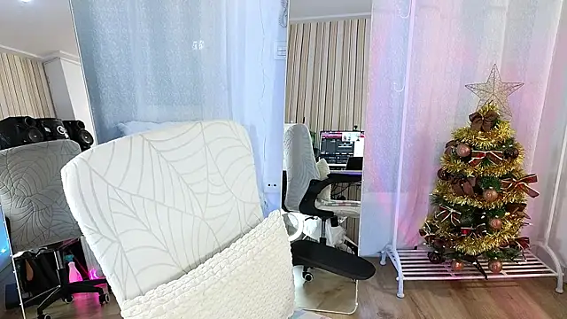 Tawny cox online show from 12/04/25, 09:18