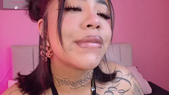 foxxy-lov3 online show from 10/30/25, 12:39