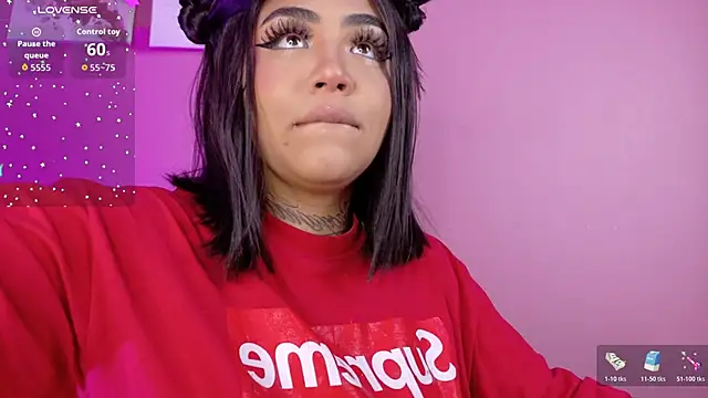 foxxy-lov3 online show from 04/15/26, 02:13