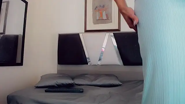 hilary rodriguez online show from 01/28/25, 07:32