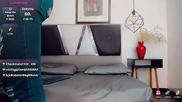 hilary rodriguez online show from 02/11/25, 01:41