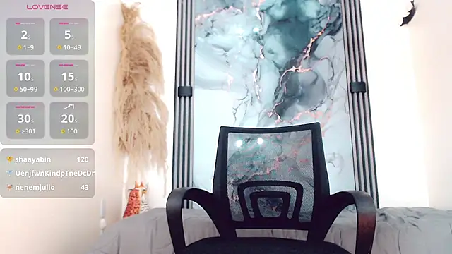 hilary rodriguez online show from 11/18/25, 07:07