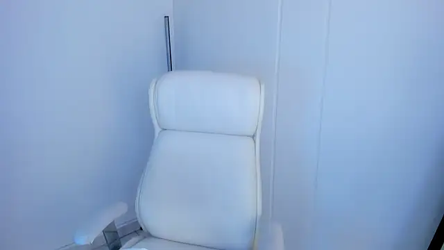 dominique21  online show from 10/30/25, 11:49