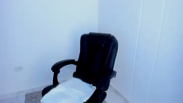 dominique21  online show from 03/06/26, 05:04